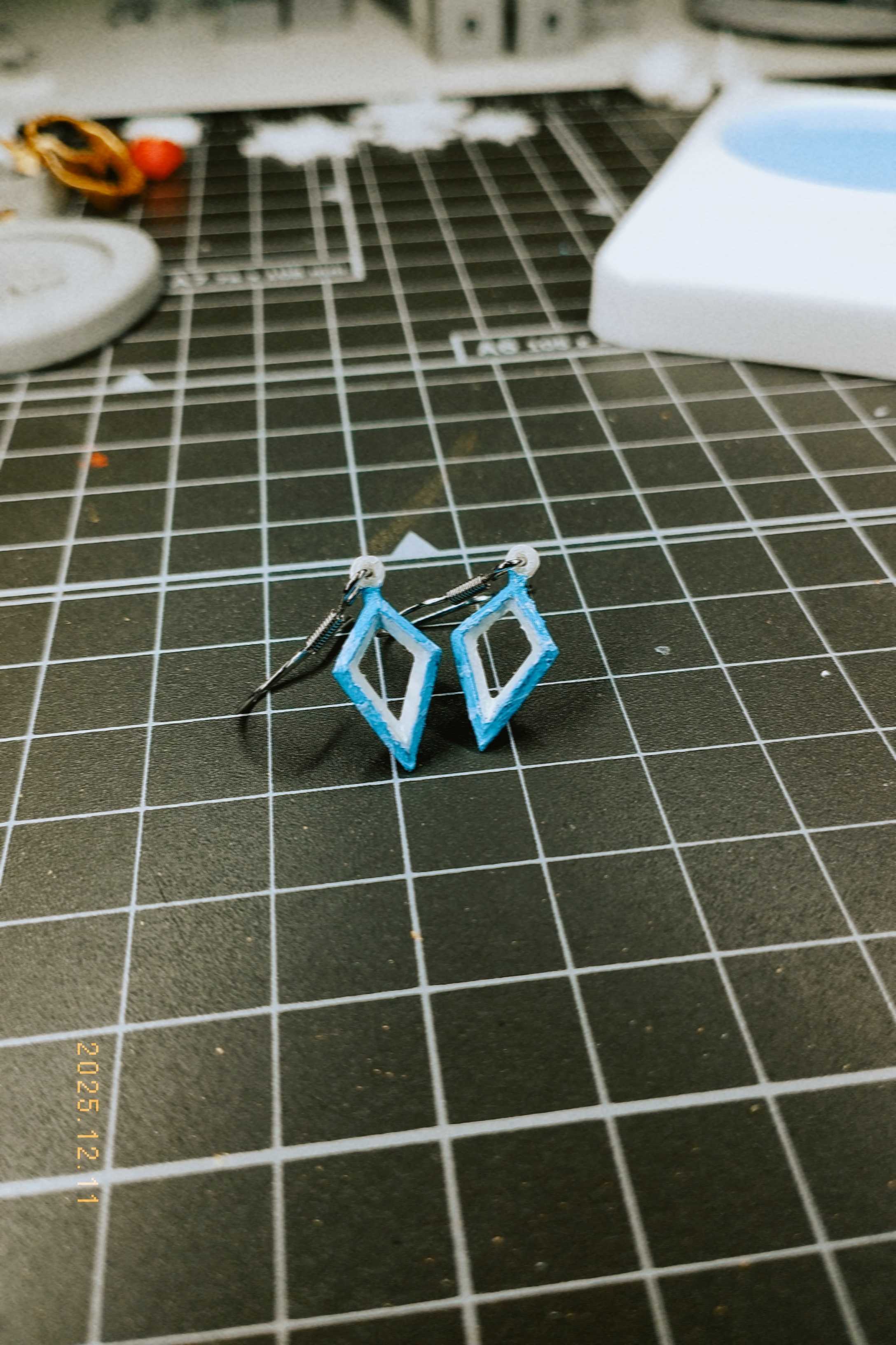 kite earrings